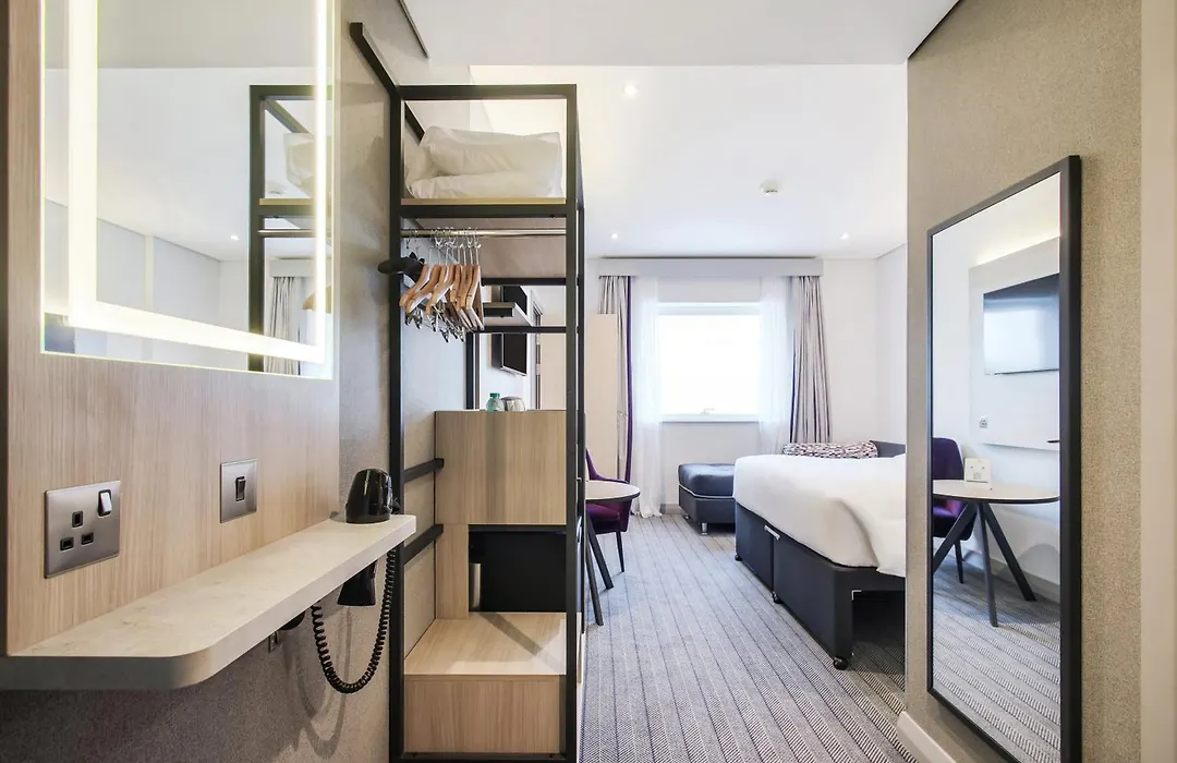 Premier Inn Dubai International Airport - An Emirates Group Company-1