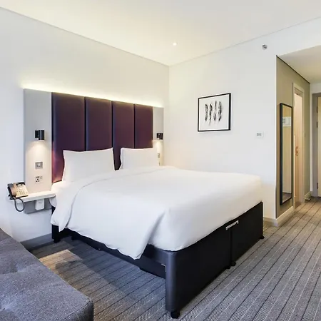 Premier Inn Dubai International Airport - An Emirates Group Company-3